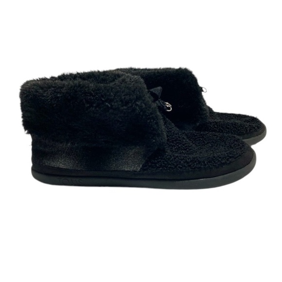Women’s Toms Fleece Chukka Style Boots - Picture 3 of 9